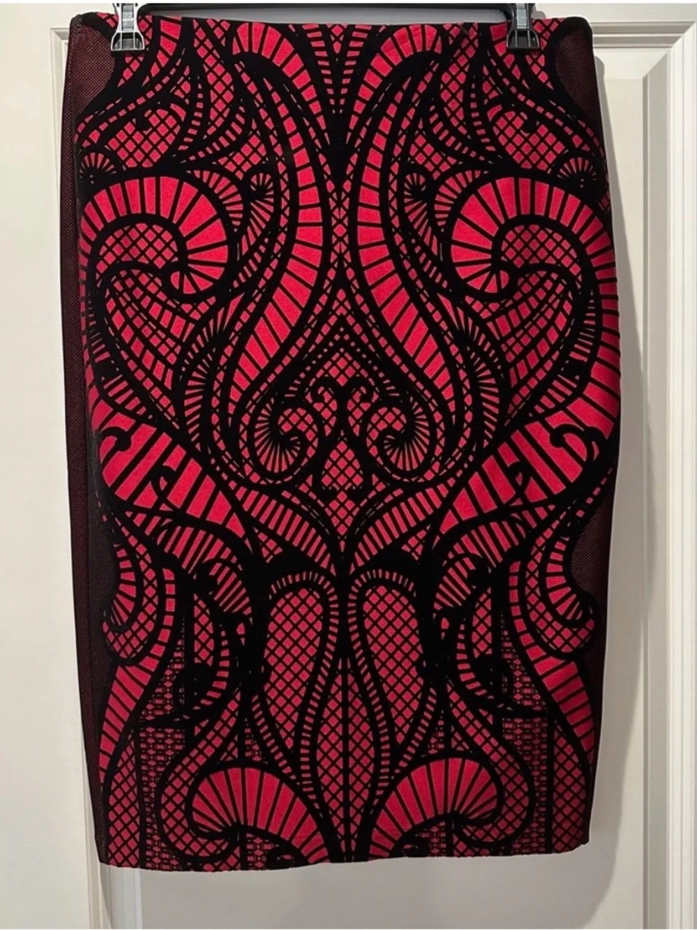 Women’s ECI large Red & Black Patterned midi Skirt